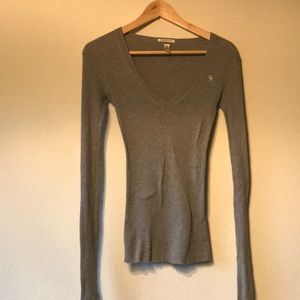 LONG SLEEVE VNECK SWEATER